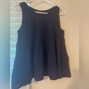 Navy banana republic creased/pleated flowy top